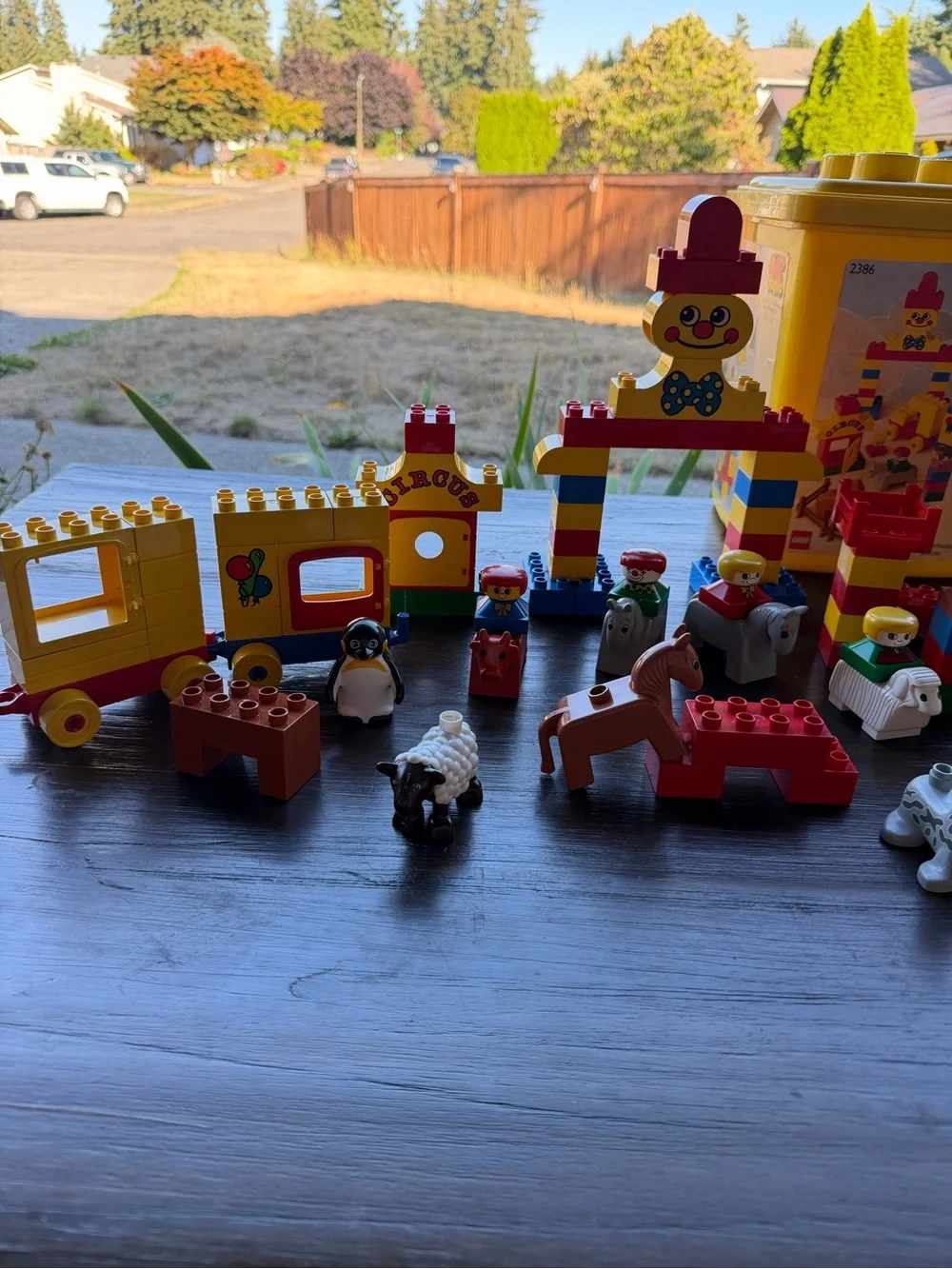 Lego DUPLO 2386 retired set with oversized bucket and extra blocks